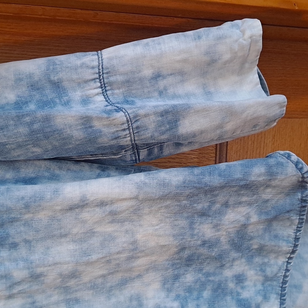 Anthropologie Cloth & Stone Blue Tie Dye Chambray Shirt - Picture 4 of 7